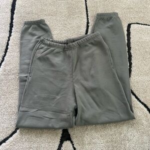 Skims terry sweats in smoke Size XS